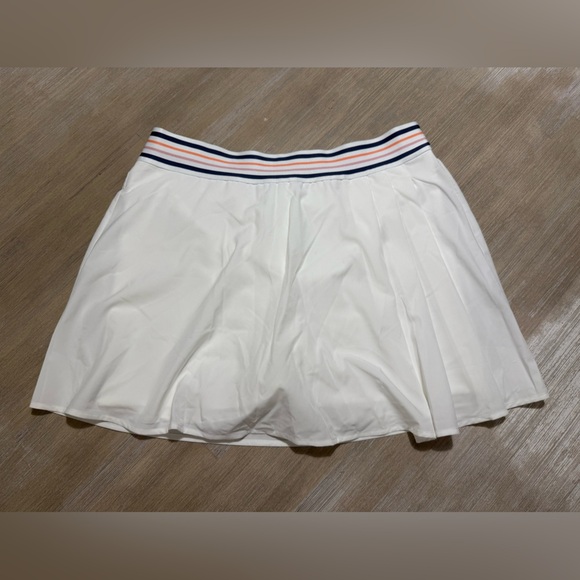 Dresses & Skirts - WHITE SKIRT W/ BUILT-IN SHORTS | Size XL